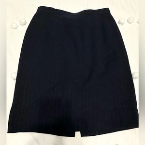 Ungaro navy skirt.. size 6